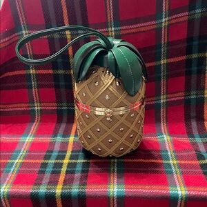 Pineapple-Inspired Green and Gold Handbag